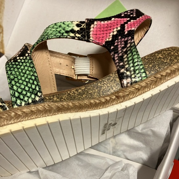 Canden-02 Strappy Sandal - Picture 6 of 6